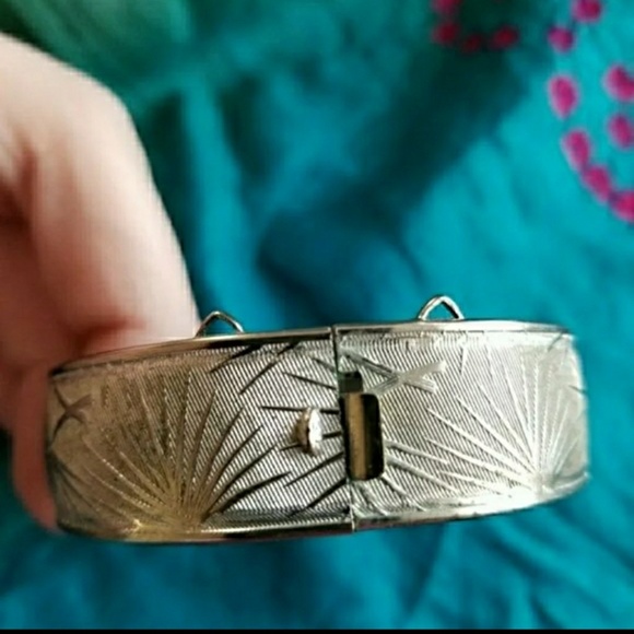 Relisted -vintage botanical etched bracelet clamper hinged - Picture 8 of 8